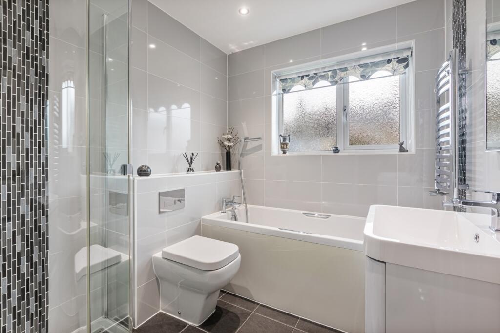 A20 - 7 Gard Close Torquay - 250120