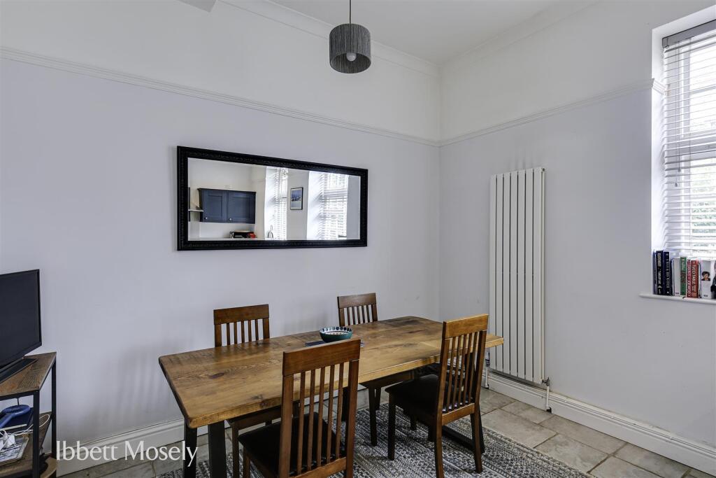 10 Dining Area.jpg
