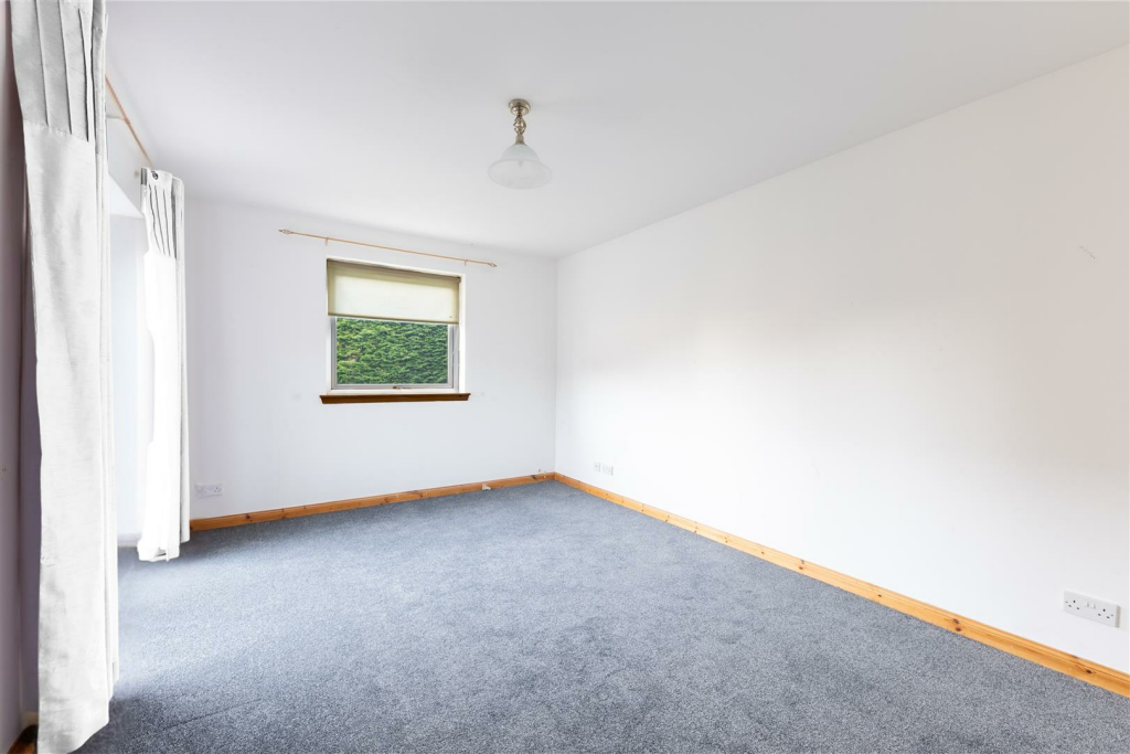 MC2_9105-HDR Curtain .png