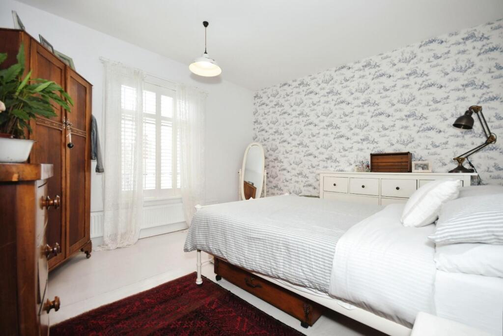 BEDROOM 1.jpg