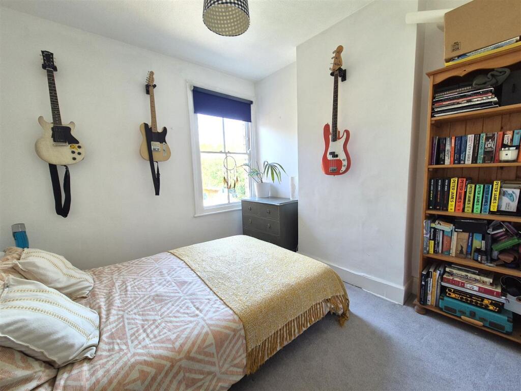 Bed 2.jpg