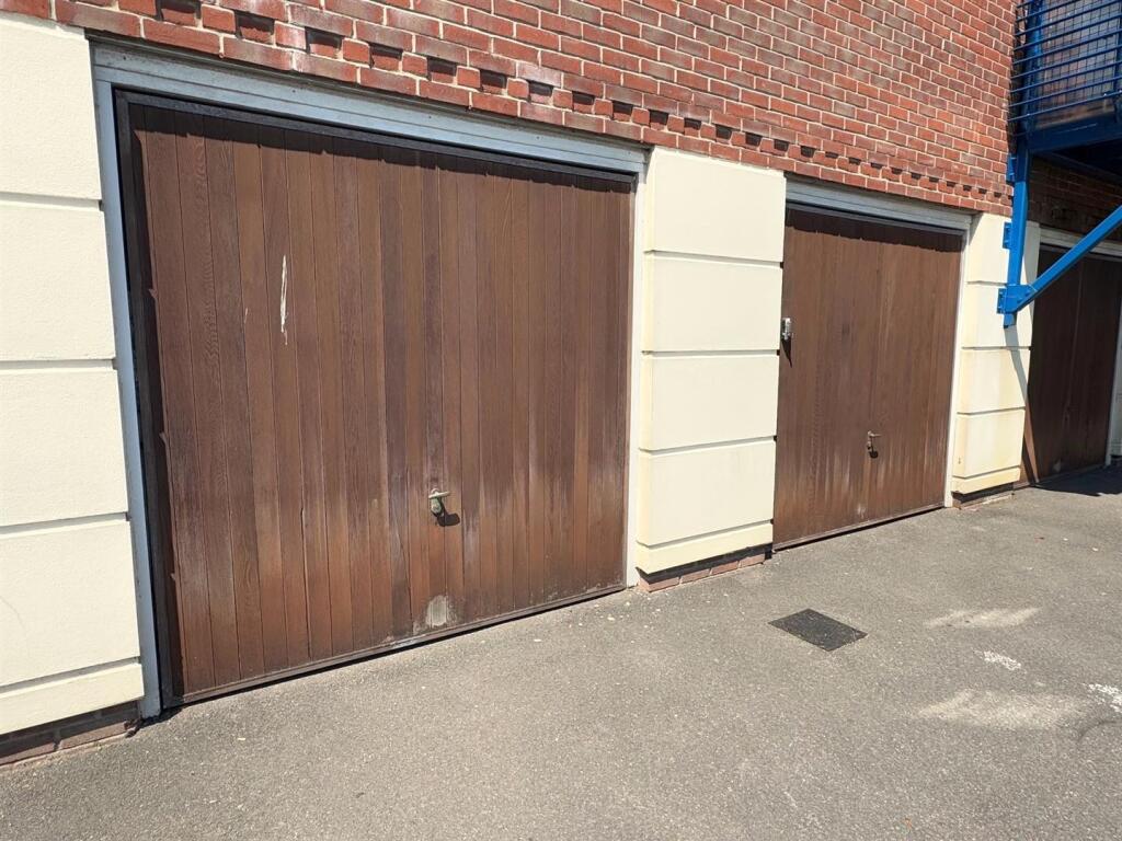 GARAGE.jpg