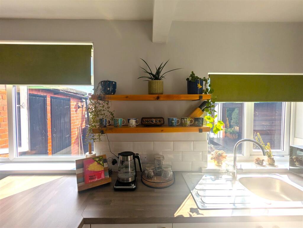 Kitchen &amp; Dining Area