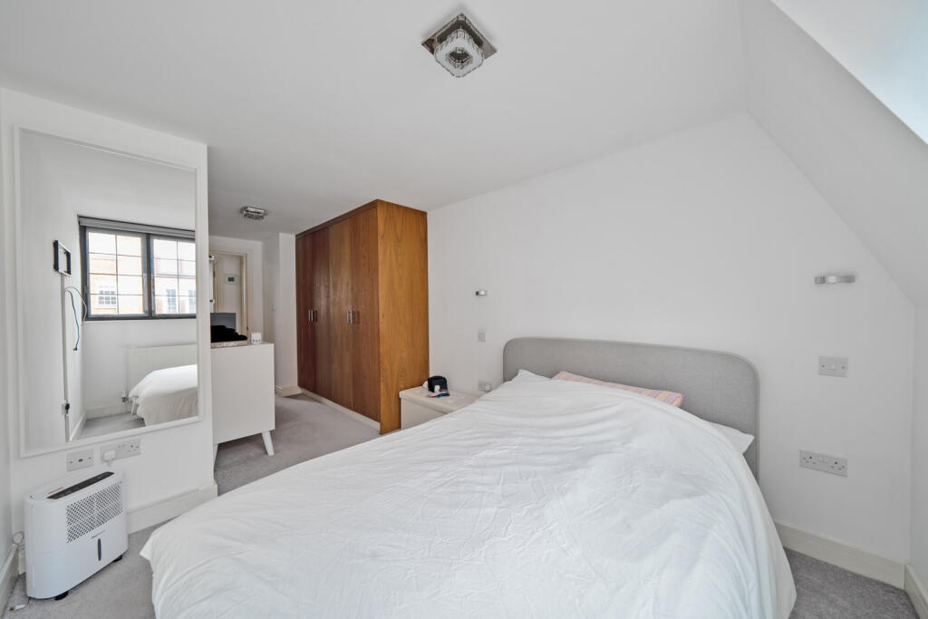 1300586-4-6841878...