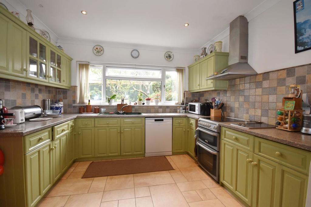 KITCHEN..JPG