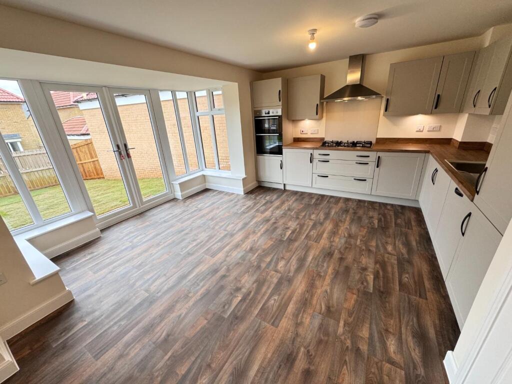 OPEN PLAN KITCHEN/DINER/FAMILY ROOM