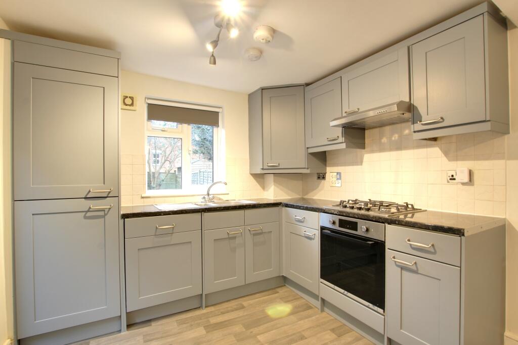 4 KITCHEN.jpg