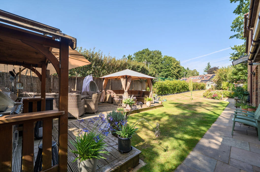 1340560-5-689b143...