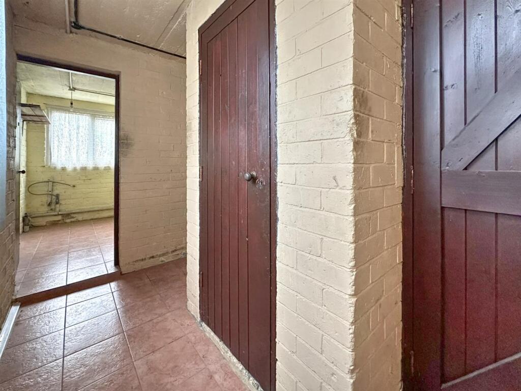 REAR LOBBY &amp; UTILITY