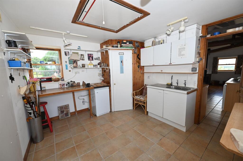 BOOT ROOM/UTILITY &amp; WC