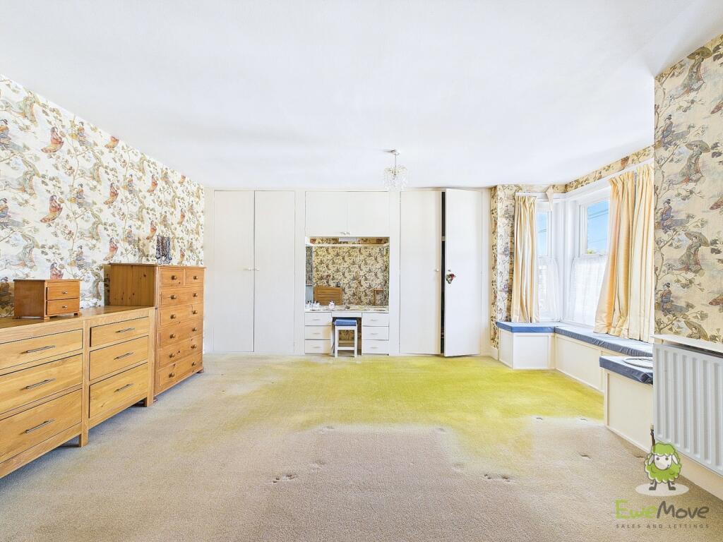 CAM01543G0-PR0122-STILL016