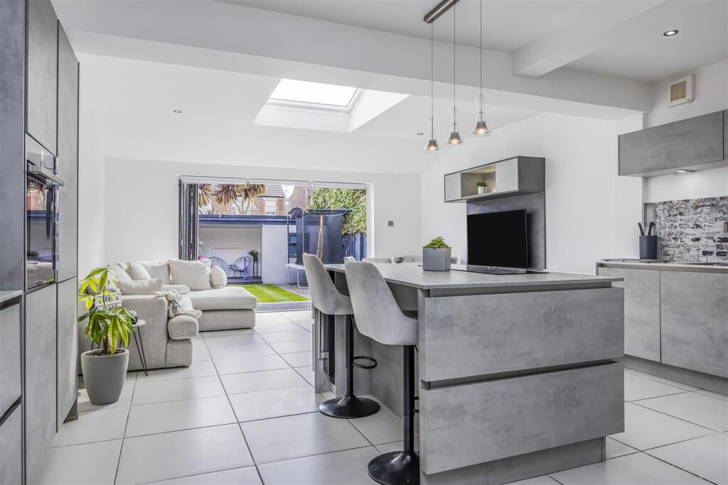 32 Kenyon Road, Copnor-PorticoMarketing-SoldBy-19.