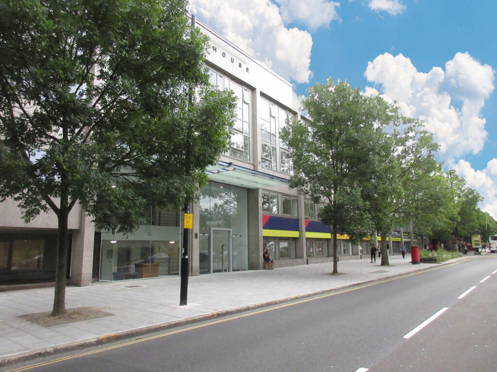 Studio flat to rent Lampton Road, Hounslow TW3