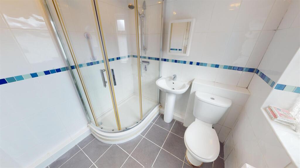 Parr Stocks Road Shower Room