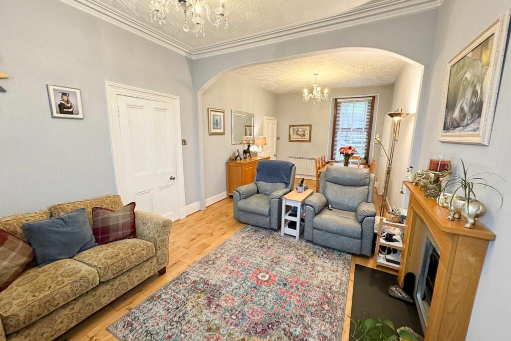Lounge &amp; Dining Room