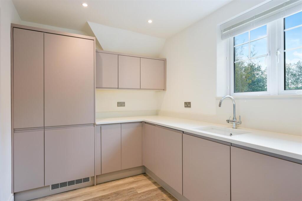 KINGSWOOD GRANGE, FLAT 24- (8).jpg