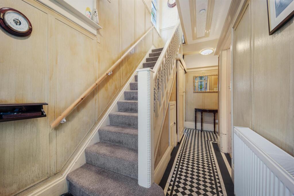 143 Portico Lane hall.jpg