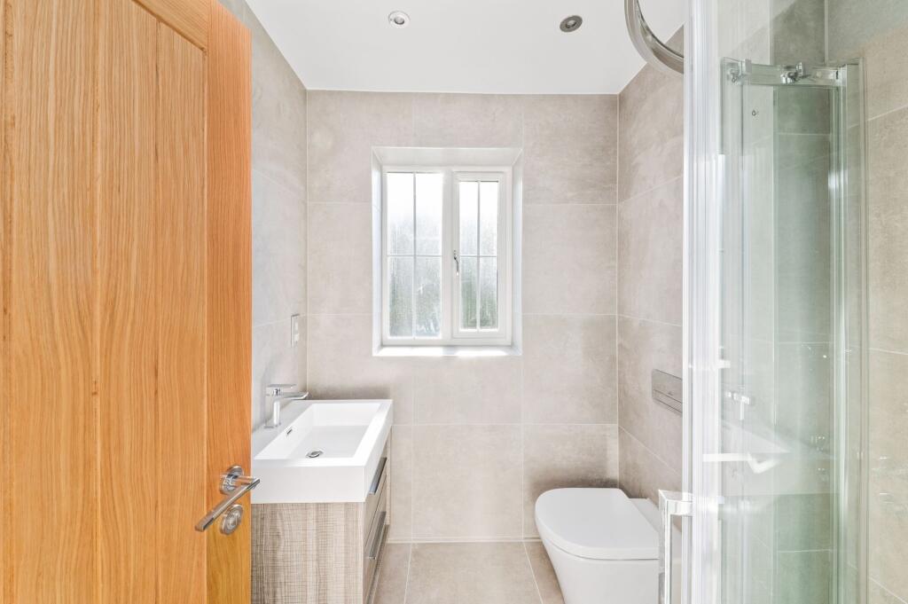 HOUSE SHOWER ROOM