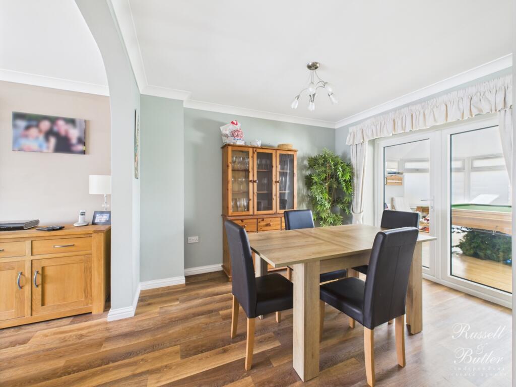 CAM02127G0-PR0300-STILL029