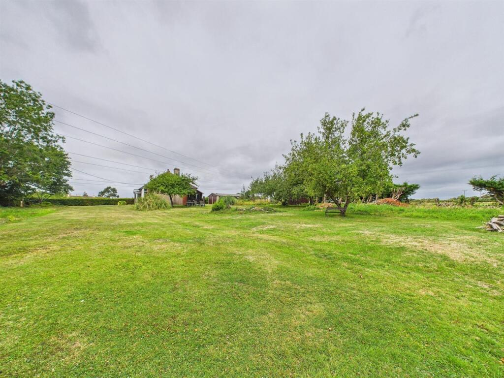 3-bedroom detached bungalow  (23).jpg