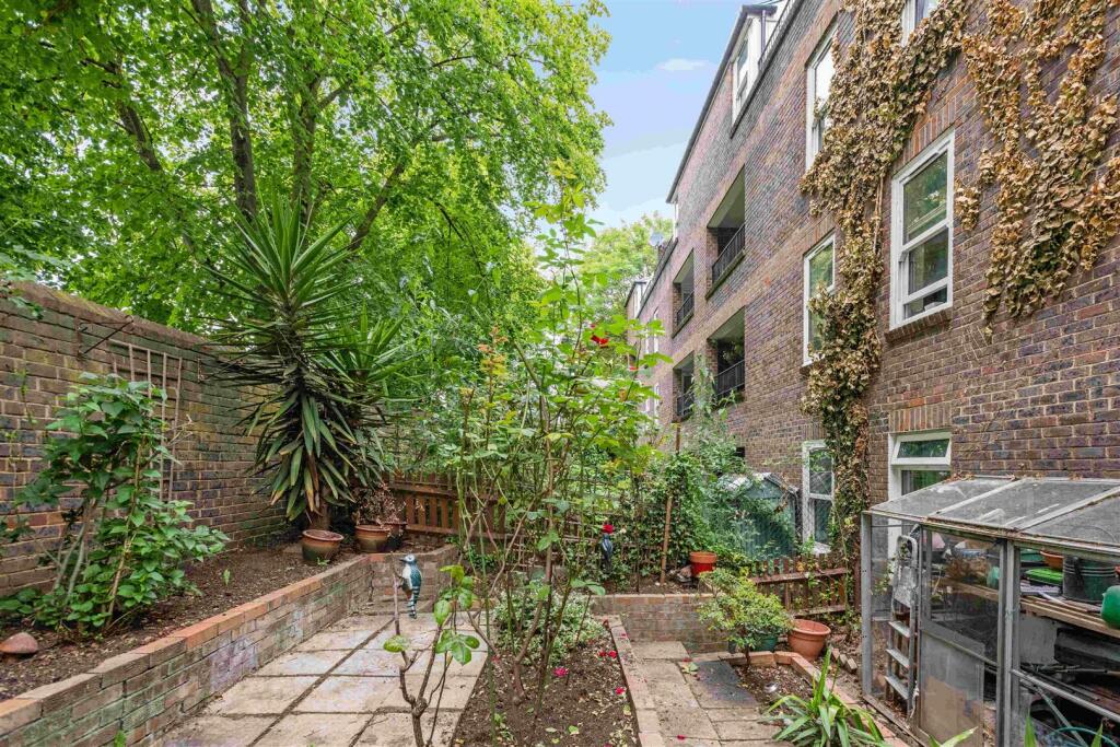 4 Boscombe Gardens, Streatham, SW16 3NW-2.jpg