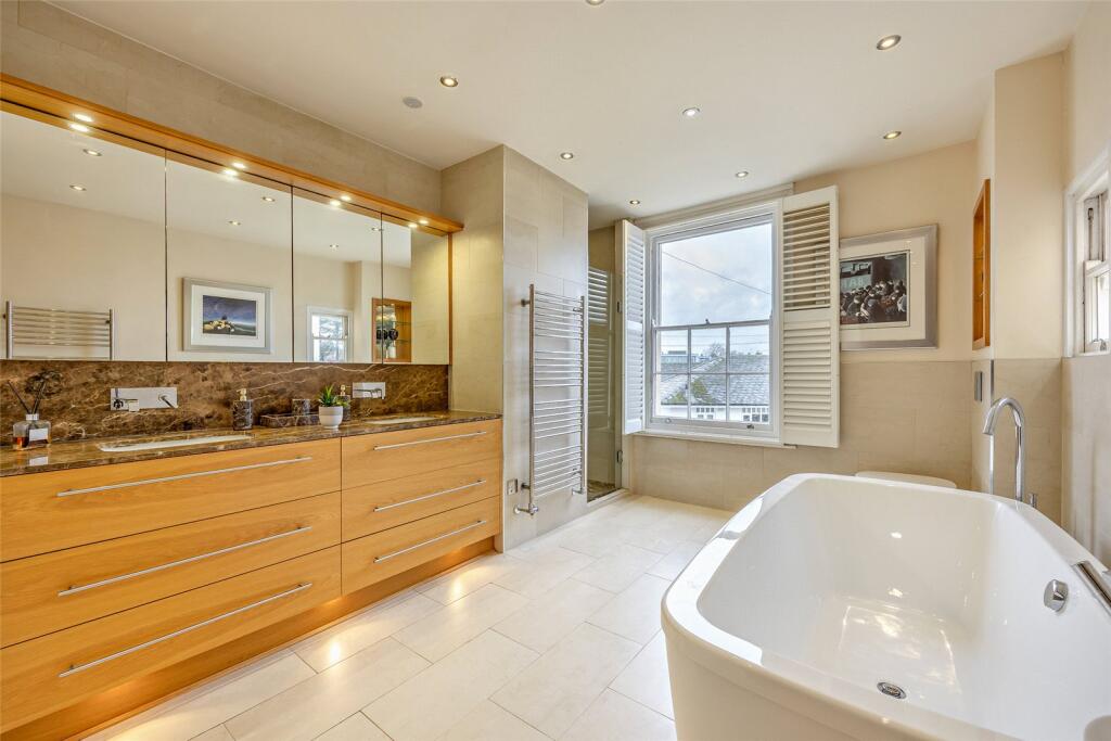En-Suite Bathroom