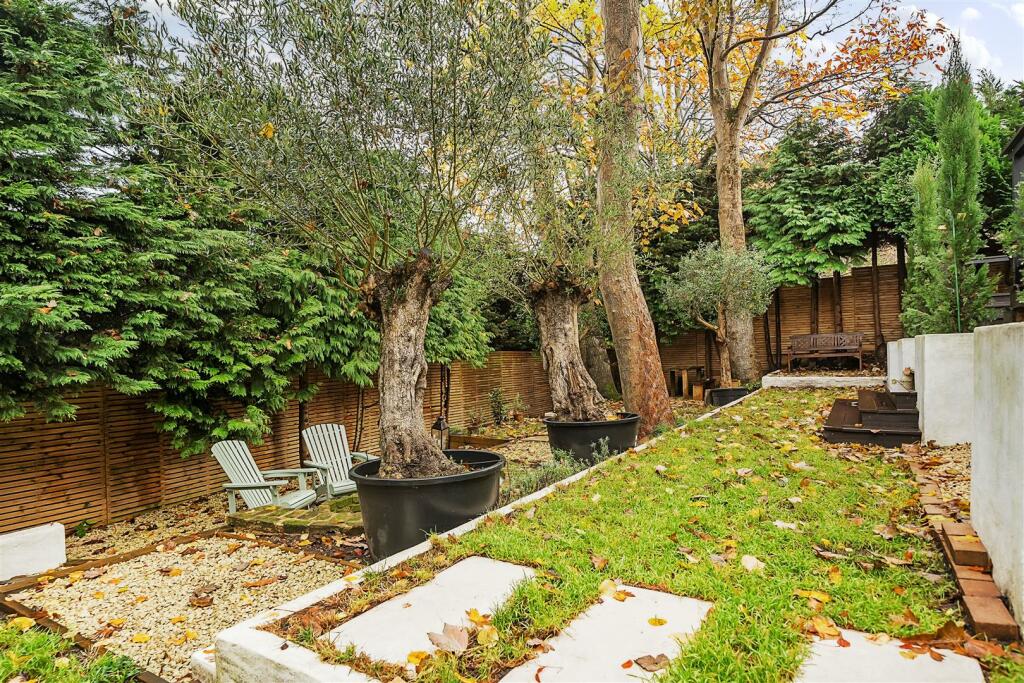 1 Devonshire Drive garden 1.jpg