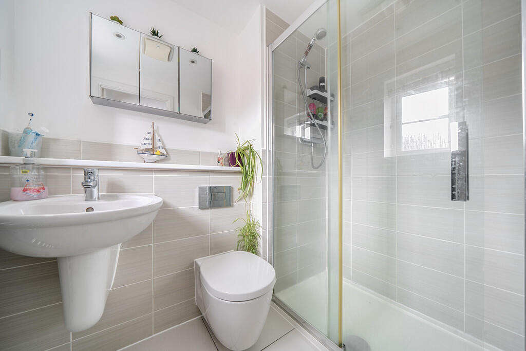 1304225-13-684023...