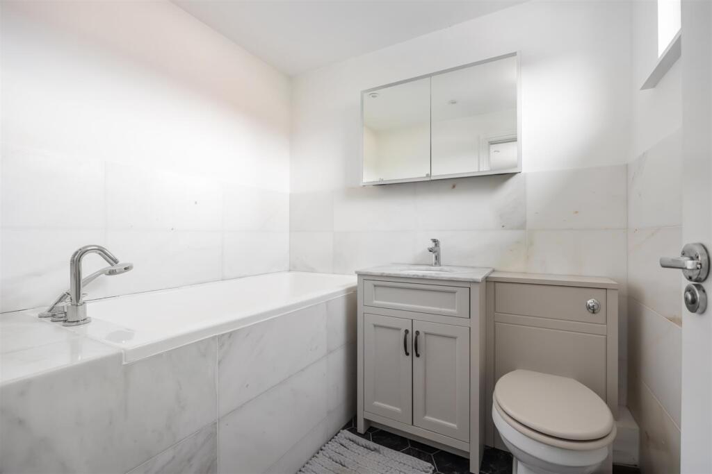 En-suite Bathroom/WC