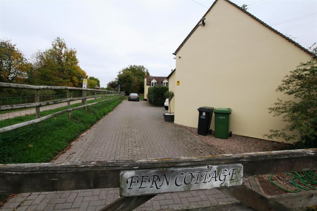 ferncottage,entrance.JPG