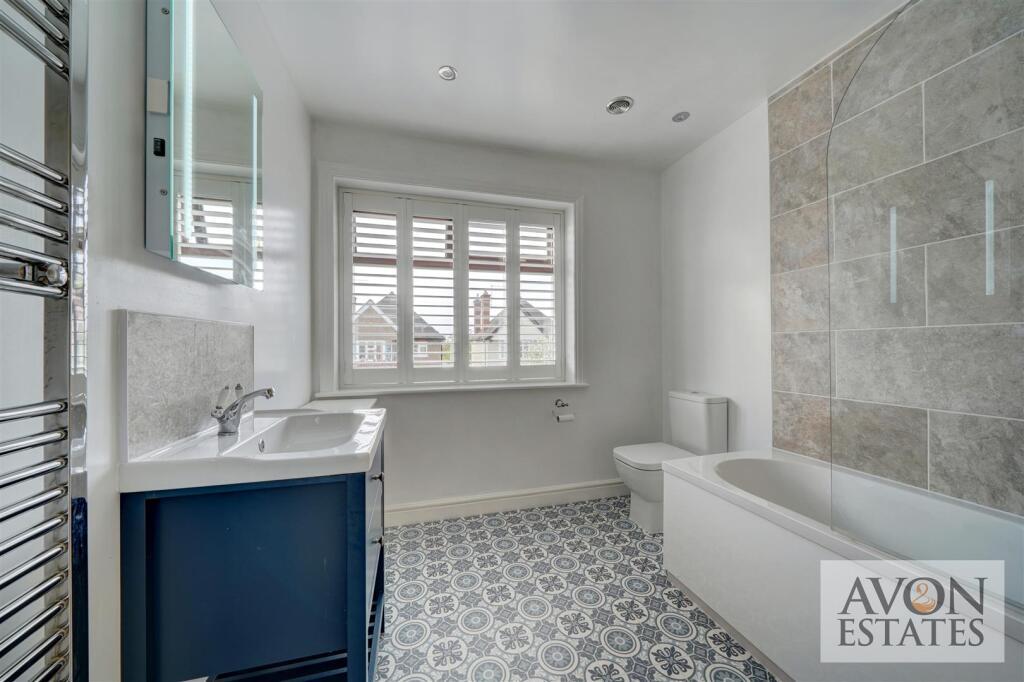 19 Collinsfield Bathroom.jpg