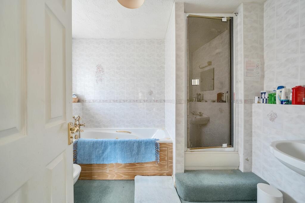 Master bedroom &amp; Ensuite