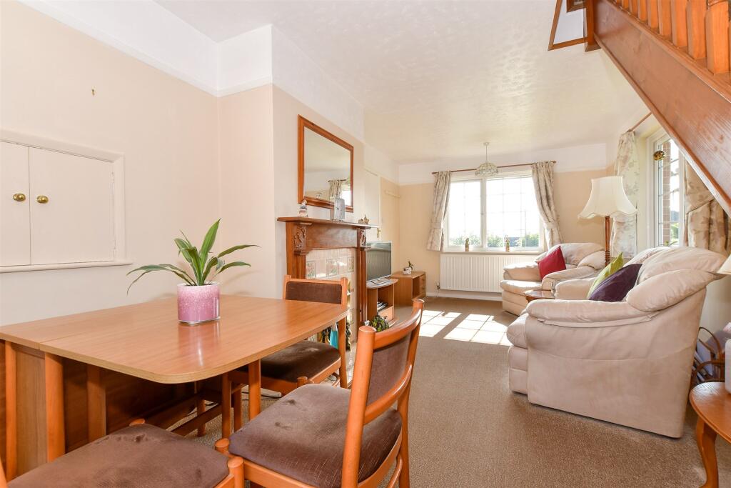 Lounge/ Dining Room