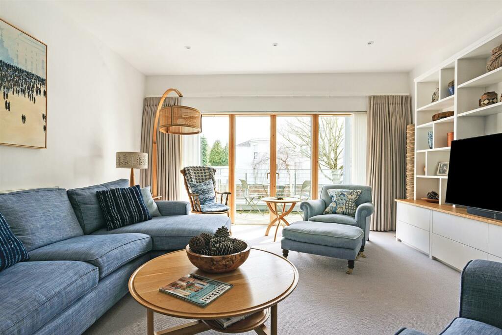 64846_21 Vittoria Walk Cheltenham- (9)_low.jpg