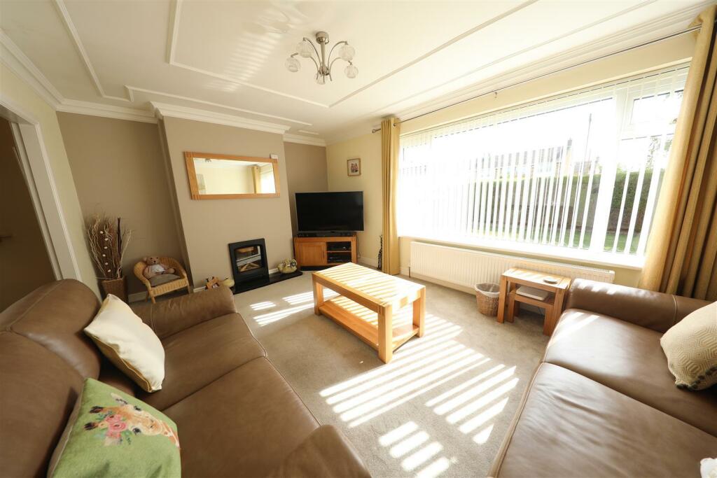 17 Grizedale - Lounge 2.jpg