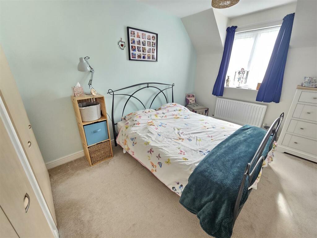 Bedroom 1.jpg