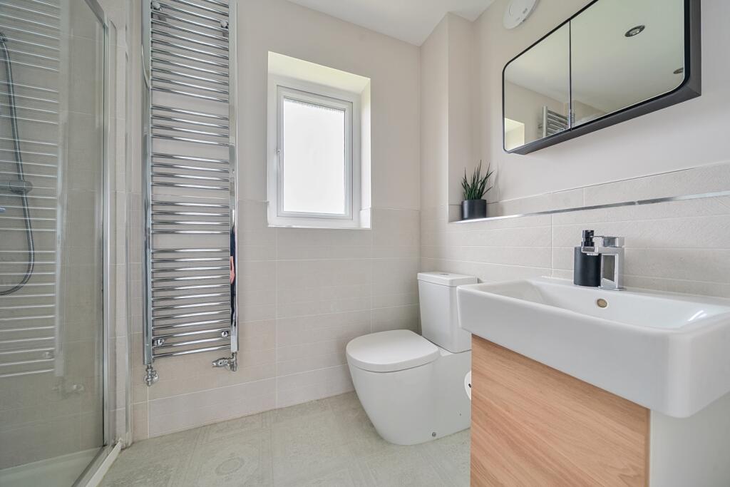 Esnuite to bedroom 1