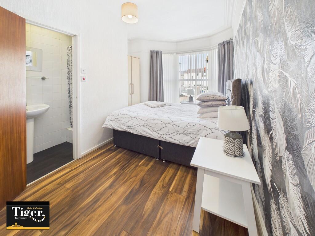 CAM02176G0-PR0547...