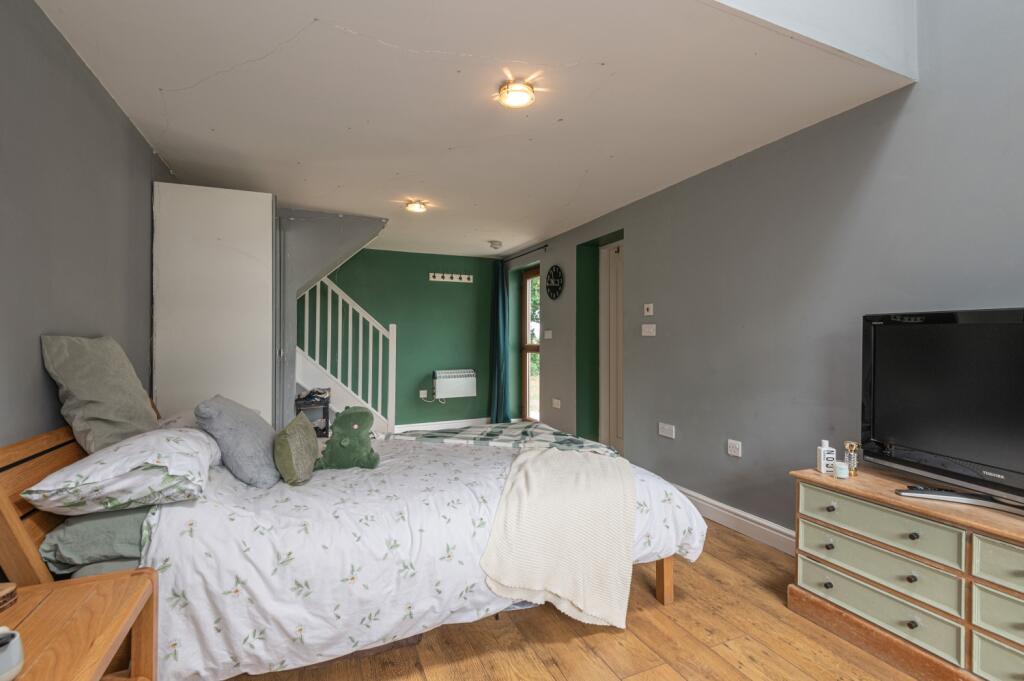 The Annex - Bedroom five 