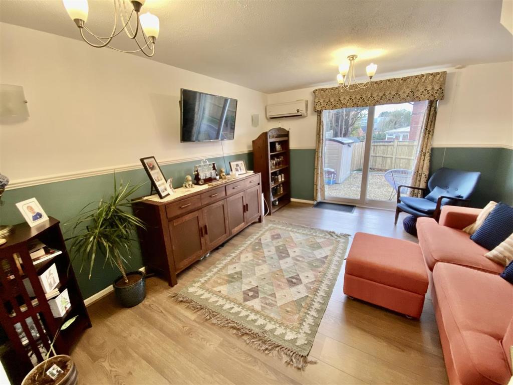 LIVING/DINING ROOM
