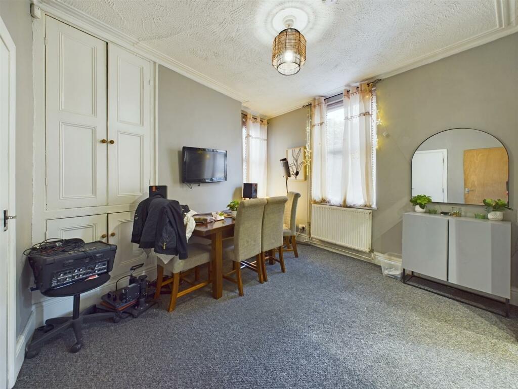 CAM02745G0-PR0121-STILL005.jpg