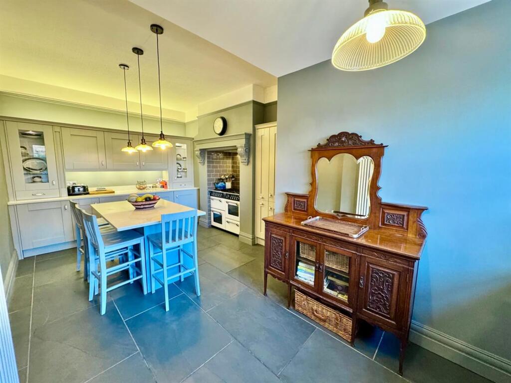 PHOTO-2025-11-19-17-59-55 (19).jpg