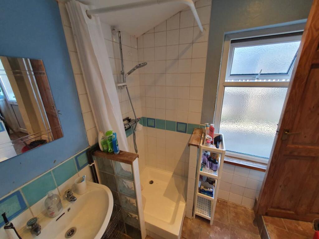 Ground floor bathroo