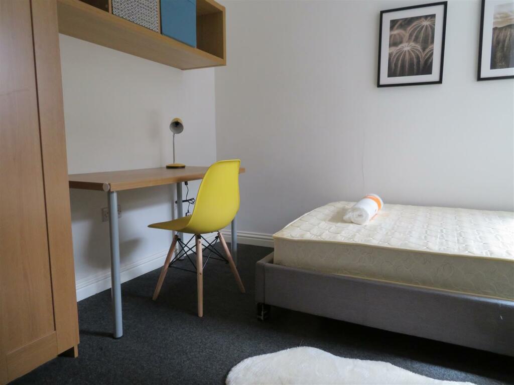 1 Stansted Road Bed2.JPG