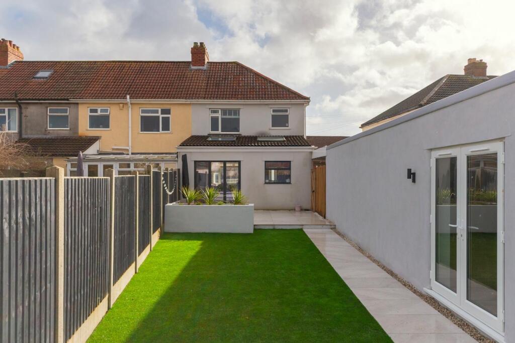 7L5RBD - External E.jpg