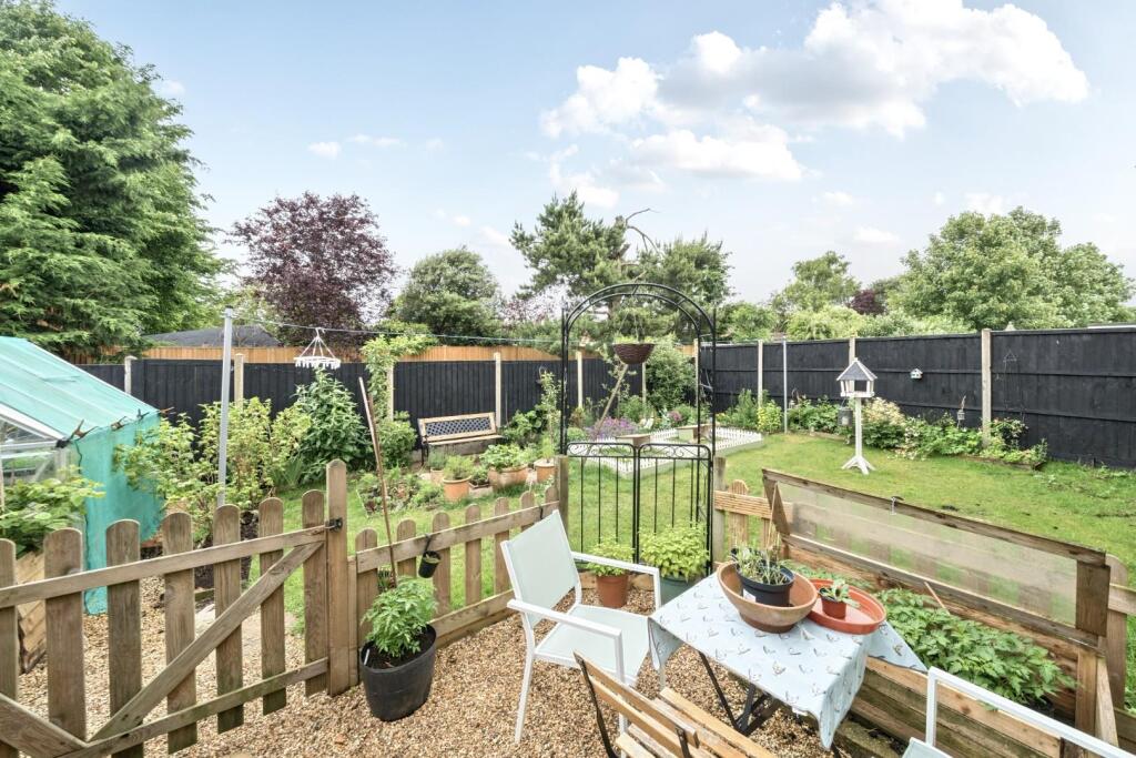 2nd view REAR GARDEN.jpg