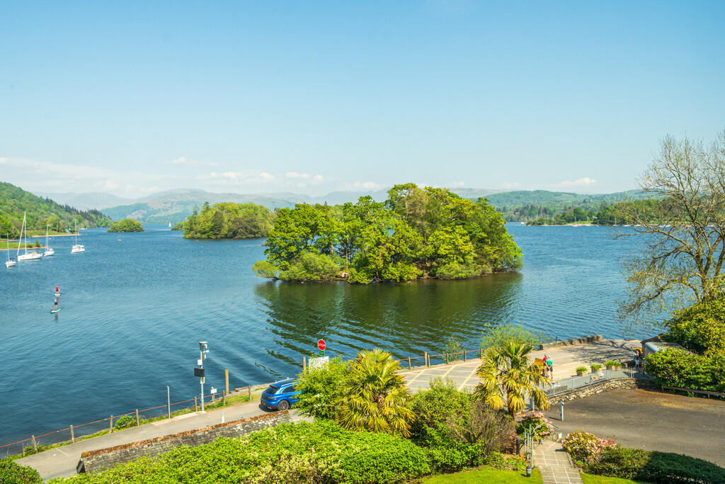 Magnificent Lake ...