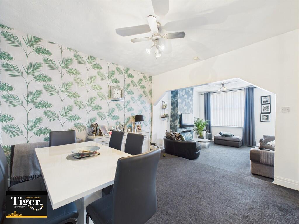 CAM02176G0-PR0577...