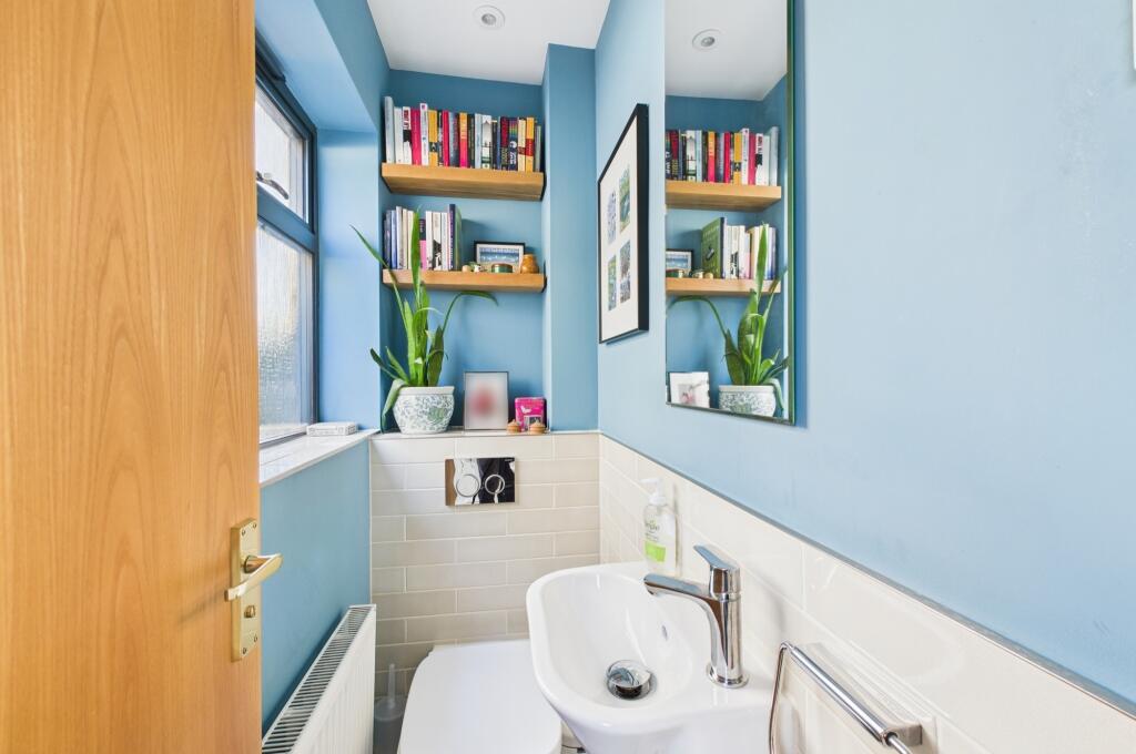 CAM02519G0-PR0230-STILL005