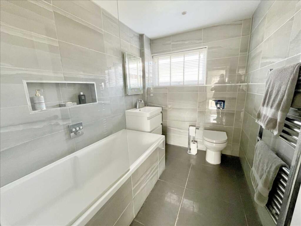 BATHROOM/WC